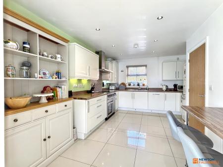 4 bedroom Detached house for sale in Bakers Field Close, Ibstock, LE67