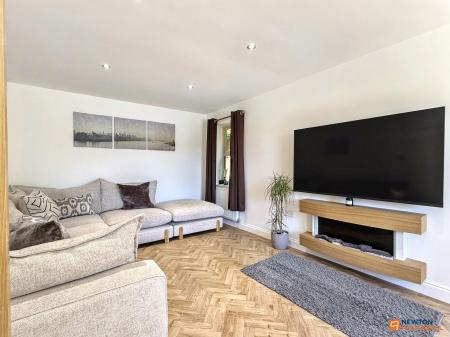 4 bedroom Detached house for sale in Bakers Field Close, Ibstock, LE67