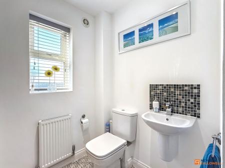 4 bedroom Detached house for sale in Bakers Field Close, Ibstock, LE67