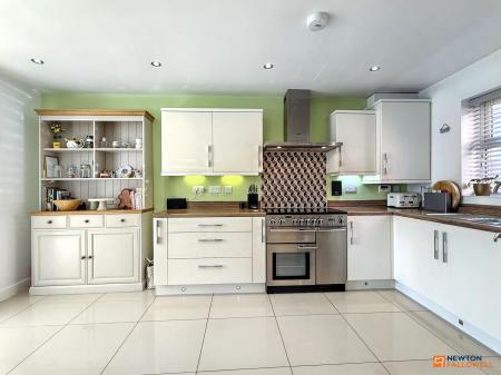 4 bedroom Detached house for sale in Bakers Field Close, Ibstock, LE67