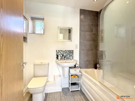 4 bedroom Detached house for sale in Bakers Field Close, Ibstock, LE67