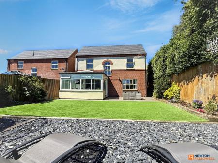 4 bedroom Detached house for sale in Bakers Field Close, Ibstock, LE67