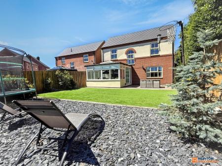4 bedroom Detached house for sale in Bakers Field Close, Ibstock, LE67