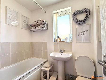 3 bedroom Detached house for sale in Otter Close, Ibstock, LE67
