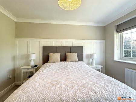 2 bedroom Detached bungalow for sale in Heathfield, Thringstone, LE67