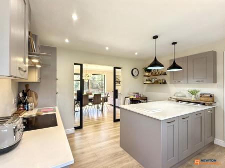 2 bedroom Detached bungalow for sale in Heathfield, Thringstone, LE67