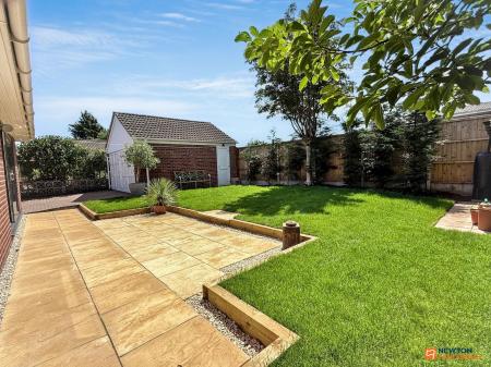 2 bedroom Detached bungalow for sale in Heathfield, Thringstone, LE67