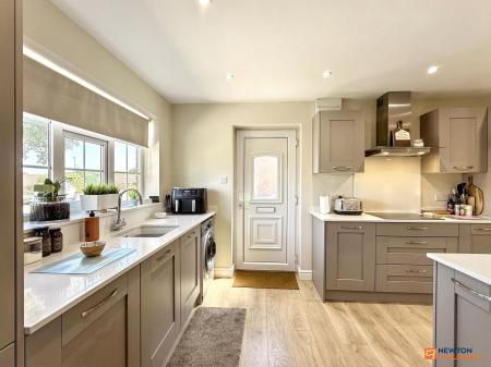 2 bedroom Detached bungalow for sale in Heathfield, Thringstone, LE67