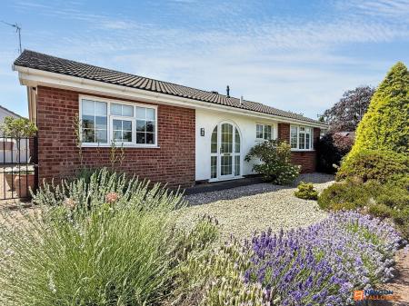 2 bedroom Detached bungalow for sale in Heathfield, Thringstone, LE67