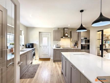 2 bedroom Detached bungalow for sale in Heathfield, Thringstone, LE67