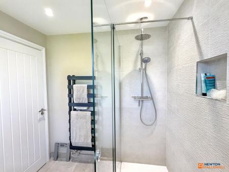 2 bedroom Detached bungalow for sale in Heathfield, Thringstone, LE67