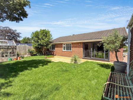 2 bedroom Detached bungalow for sale in Heathfield, Thringstone, LE67