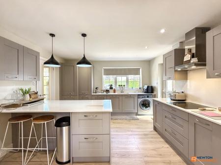 2 bedroom Detached bungalow for sale in Heathfield, Thringstone, LE67