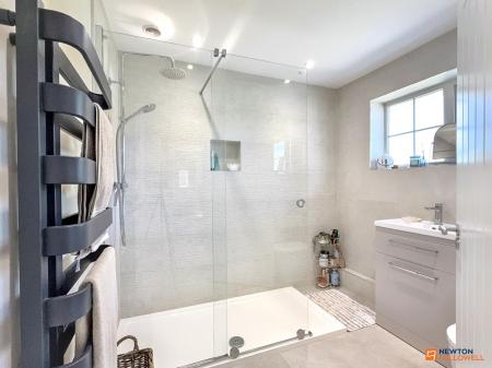 2 bedroom Detached bungalow for sale in Heathfield, Thringstone, LE67