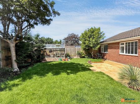 2 bedroom Detached bungalow for sale in Heathfield, Thringstone, LE67