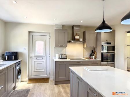 2 bedroom Detached bungalow for sale in Heathfield, Thringstone, LE67