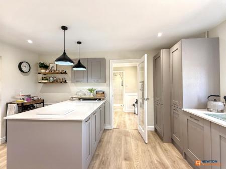 2 bedroom Detached bungalow for sale in Heathfield, Thringstone, LE67