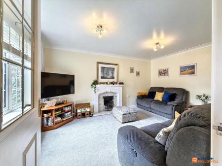4 bedroom Detached house for sale in Jenkins Road, Coalville, LE67