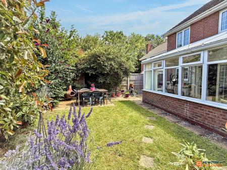 4 bedroom Detached house for sale in Jenkins Road, Coalville, LE67
