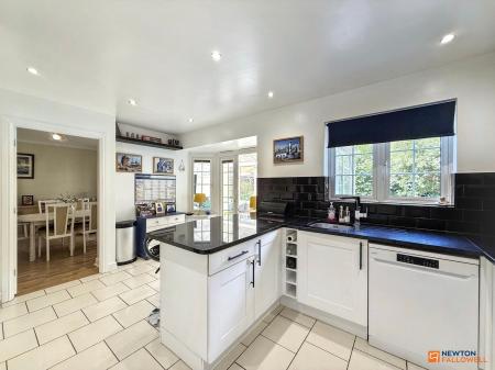 4 bedroom Detached house for sale in Jenkins Road, Coalville, LE67