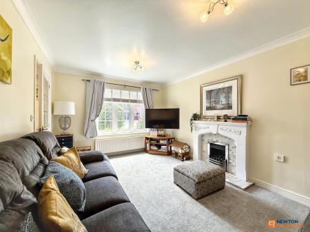 4 bedroom Detached house for sale in Jenkins Road, Coalville, LE67