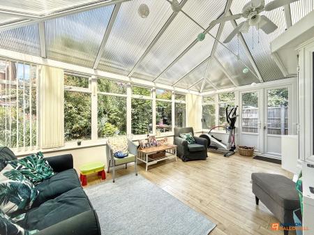 4 bedroom Detached house for sale in Jenkins Road, Coalville, LE67