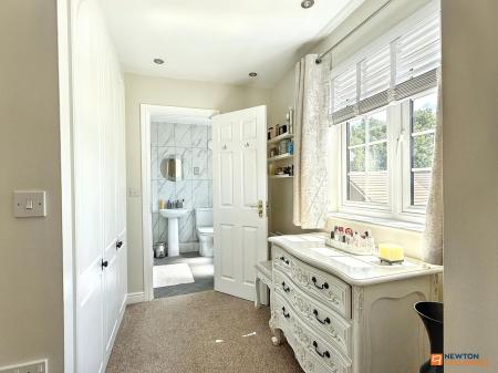 4 bedroom Detached house for sale in Jenkins Road, Coalville, LE67