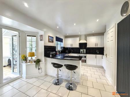 4 bedroom Detached house for sale in Jenkins Road, Coalville, LE67