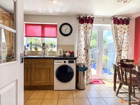 4 bedroom Semi-detached house for sale in Lakeshore Crescent, Whitwick, LE67