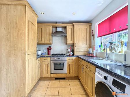 4 bedroom Semi-detached house for sale in Lakeshore Crescent, Whitwick, LE67