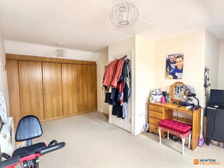4 bedroom Semi-detached house for sale in Lakeshore Crescent, Whitwick, LE67