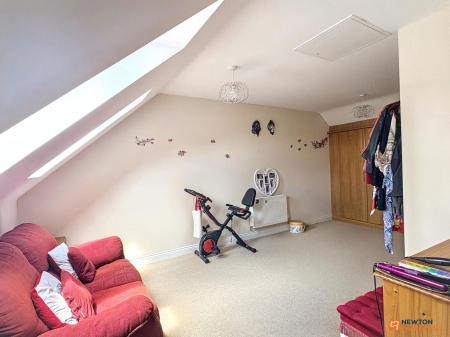 4 bedroom Semi-detached house for sale in Lakeshore Crescent, Whitwick, LE67