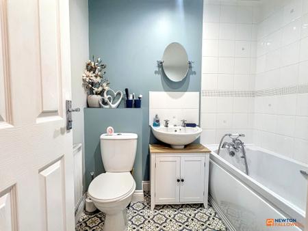 4 bedroom Semi-detached house for sale in Lakeshore Crescent, Whitwick, LE67