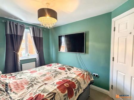 4 bedroom Semi-detached house for sale in Lakeshore Crescent, Whitwick, LE67