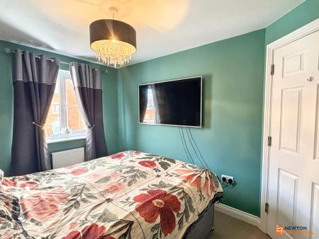 4 bedroom Semi-detached house for sale in Lakeshore Crescent, Whitwick, LE67