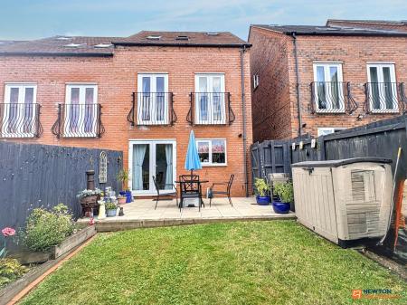 4 bedroom Semi-detached house for sale in Lakeshore Crescent, Whitwick, LE67