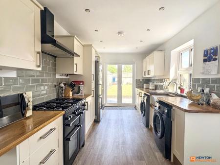 3 bedroom End of terrace house for sale in Central Road, Hugglescote, LE67