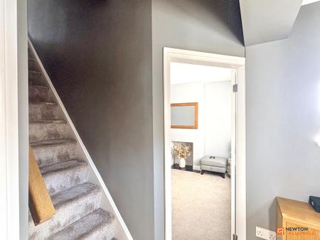 3 bedroom End of terrace house for sale in Central Road, Hugglescote, LE67