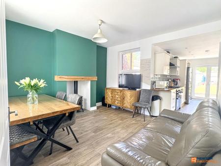 3 bedroom End of terrace house for sale in Central Road, Hugglescote, LE67