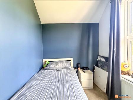3 bedroom End of terrace house for sale in Central Road, Hugglescote, LE67