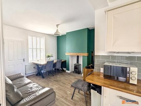 3 bedroom End of terrace house for sale in Central Road, Hugglescote, LE67