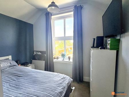 3 bedroom End of terrace house for sale in Central Road, Hugglescote, LE67