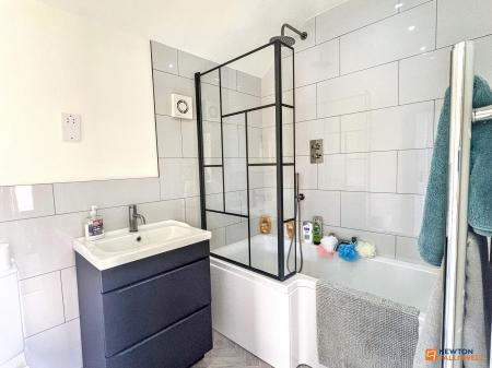 3 bedroom End of terrace house for sale in Central Road, Hugglescote, LE67