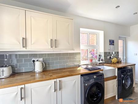 3 bedroom End of terrace house for sale in Central Road, Hugglescote, LE67