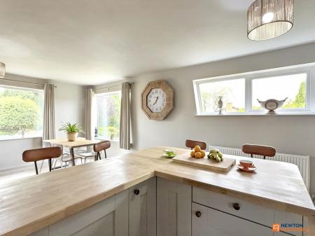 2 bedroom Detached bungalow for sale in Oakham Drive, Coalville, LE67
