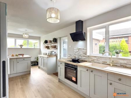 2 bedroom Detached bungalow for sale in Oakham Drive, Coalville, LE67