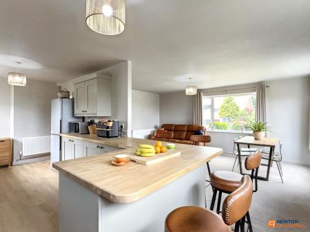 2 bedroom Detached bungalow for sale in Oakham Drive, Coalville, LE67