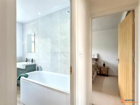 2 bedroom Detached bungalow for sale in Oakham Drive, Coalville, LE67