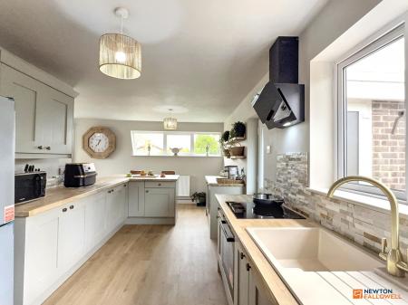 2 bedroom Detached bungalow for sale in Oakham Drive, Coalville, LE67