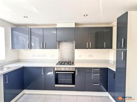 2 bedroom Semi-detached house for sale in Fort Close, Coalville, LE67